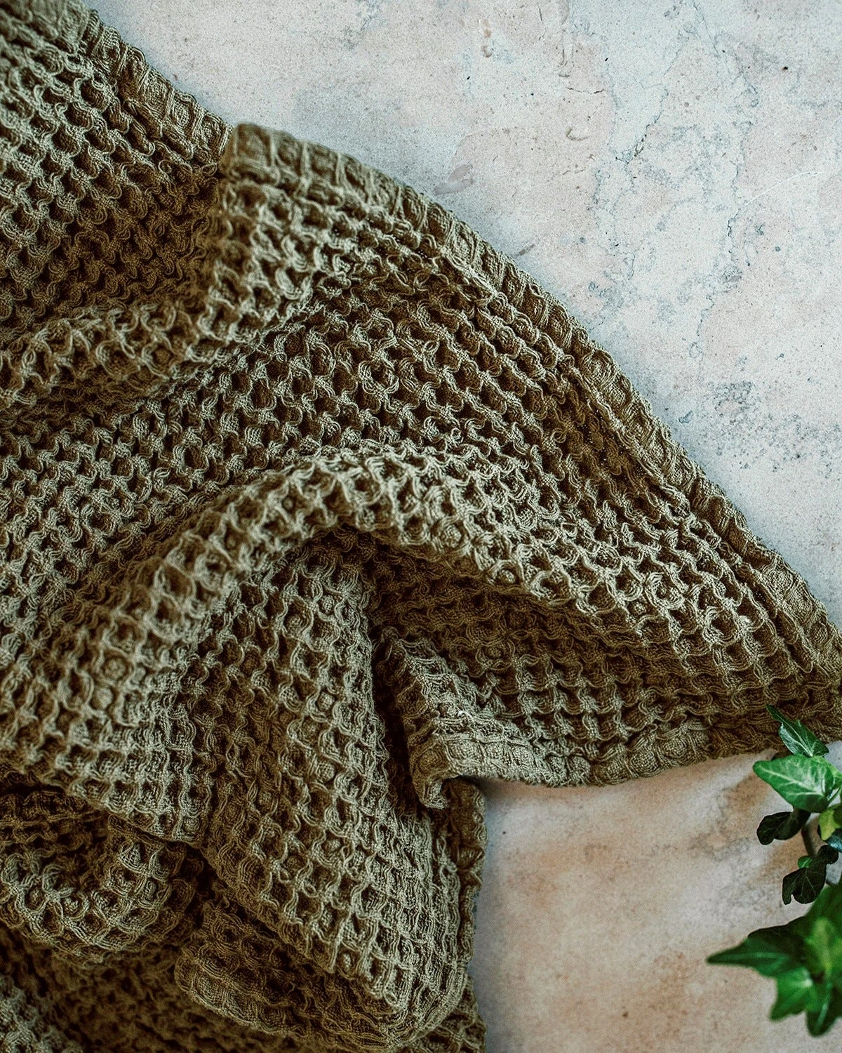 Handtuch Våffla 100 X 150 Dunkles Khaki-Grün 7 Handtuch Våffla 100 X 150 Dunkles Khaki-Grün – Bild 5