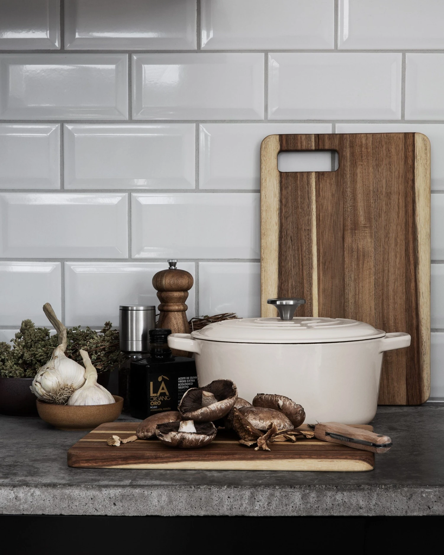 DUKA Cutting Board 40X25cm Acacia 4 DUKA Cutting Board 40X25cm Acacia – Bild 2