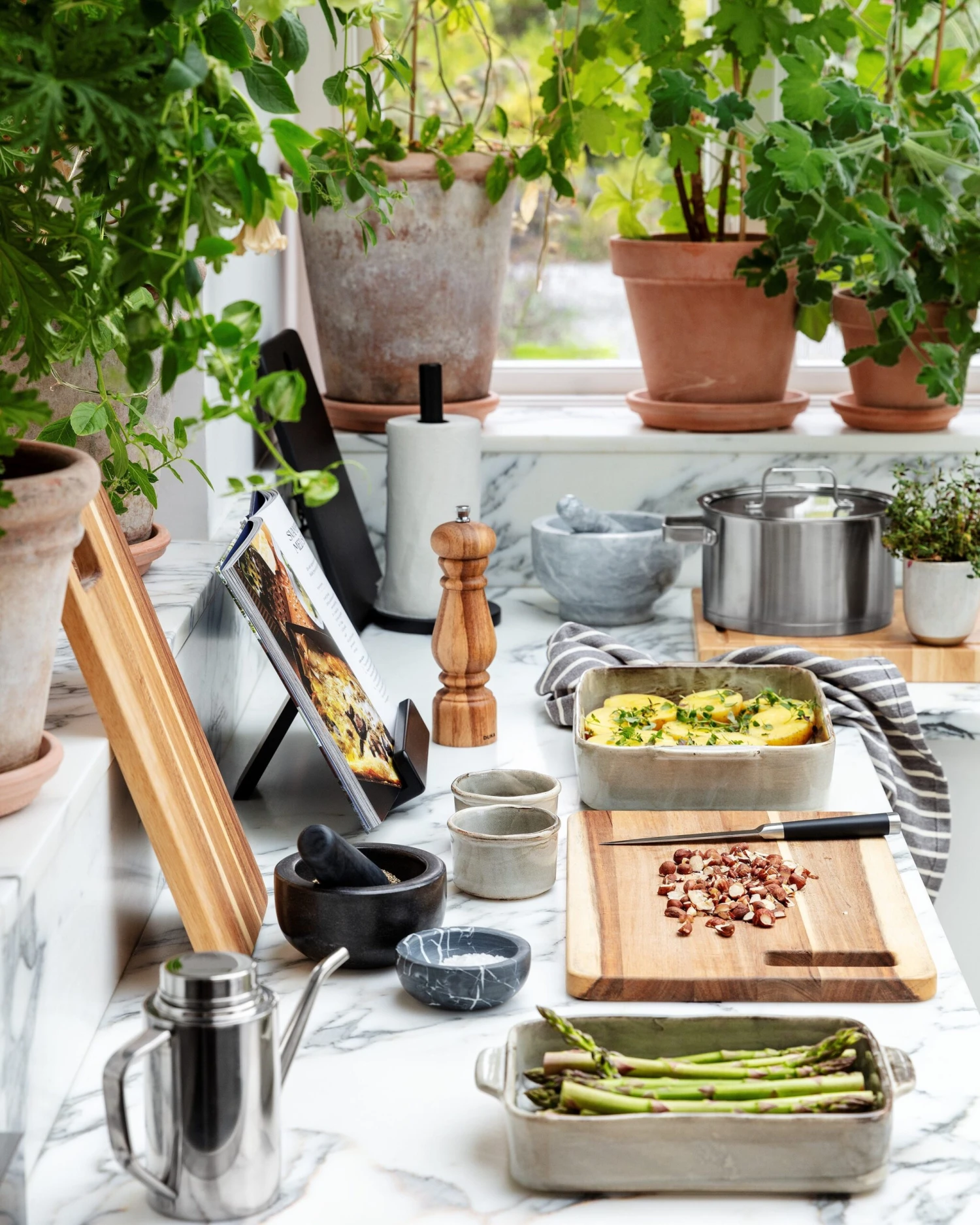 DUKA Cutting Board 40X25cm Acacia 7 DUKA Cutting Board 40X25cm Acacia – Bild 5